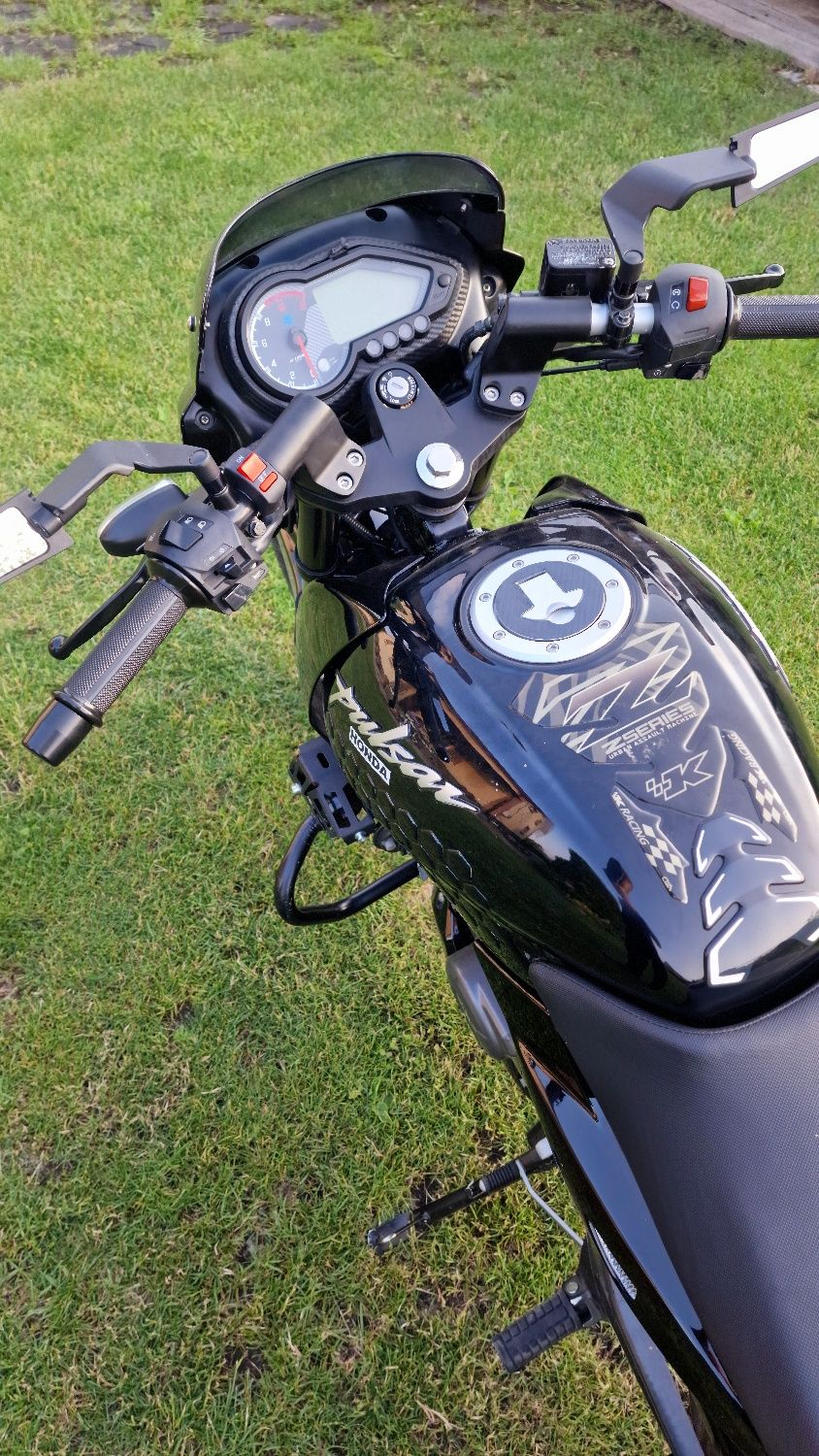 Продам bajaj pulsar 180