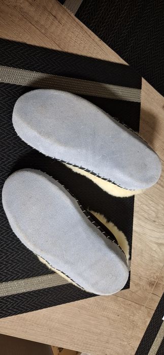 Nowe, ciepłe kapcie góralskie z haftem