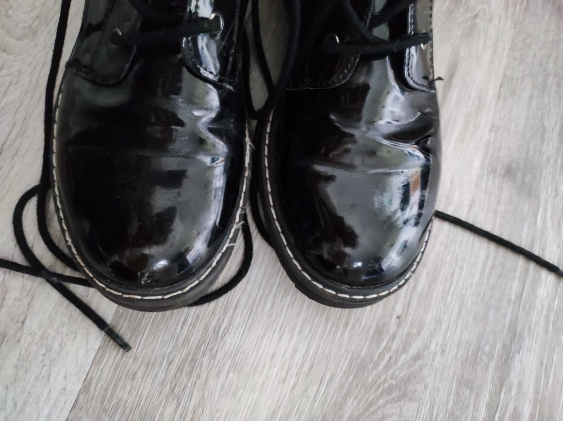 Botas verniz tamanho 35