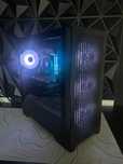 Komputer gamingowy z monitorem