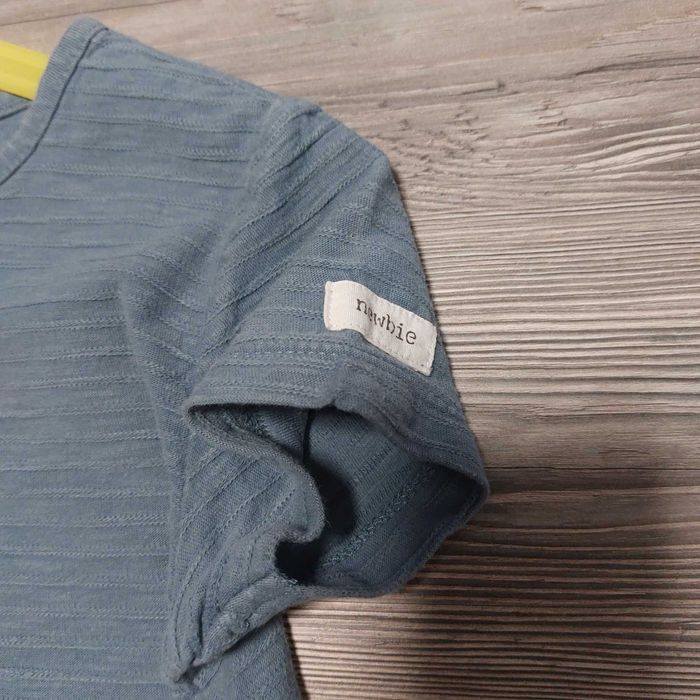 Śliczna koszulka marki Newbie w rozmiarze 98/104.