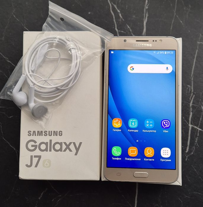 Смартфон Samsung Galaxy J7