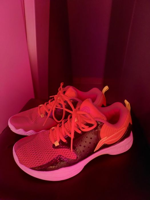 Li-ning. Взуття для бадмінтону, волейболу настільного тенісу. 25.5 см