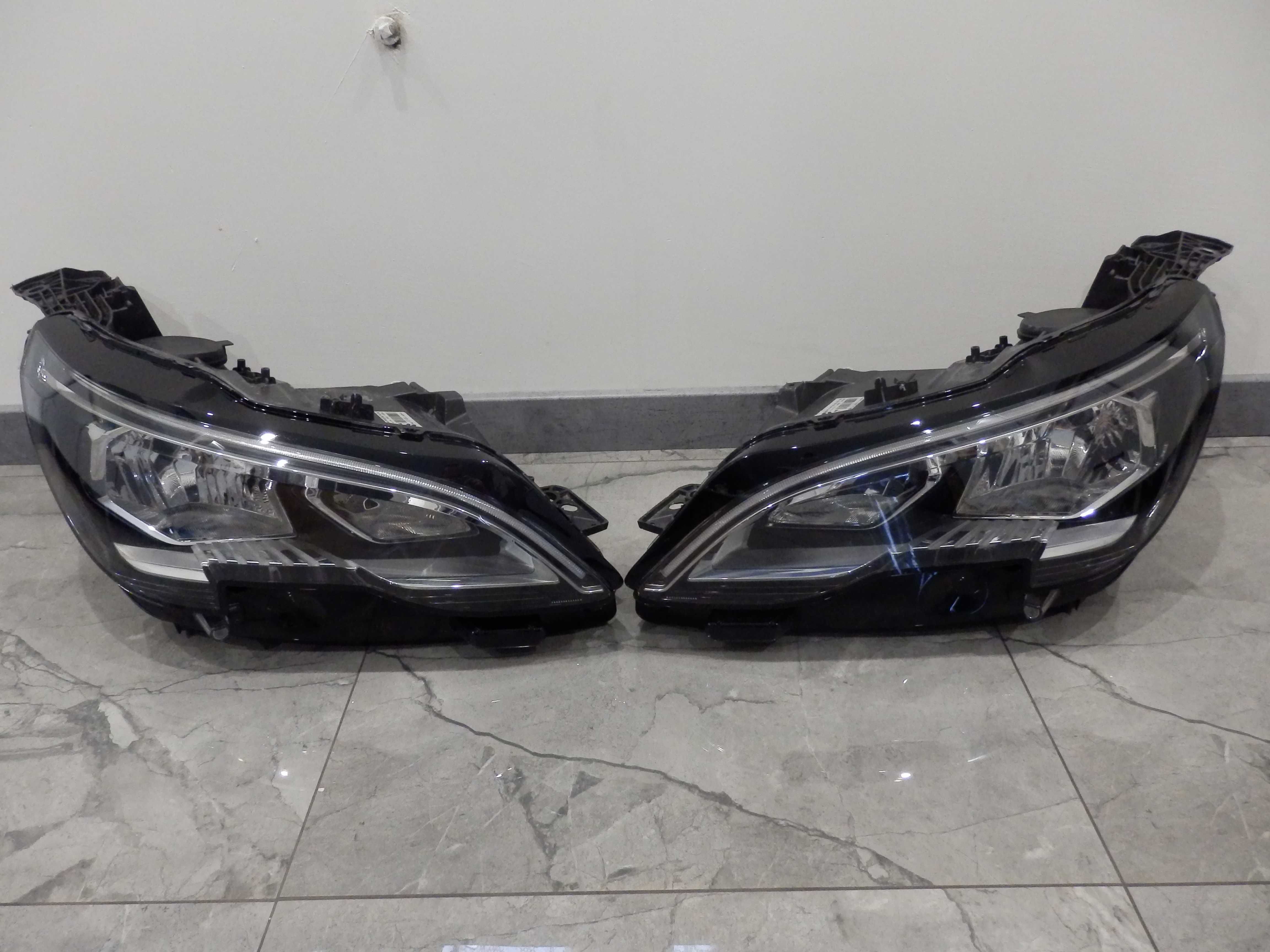 Peugeot 3008  II Lampa Prawa Lewa Komplet H7 LED