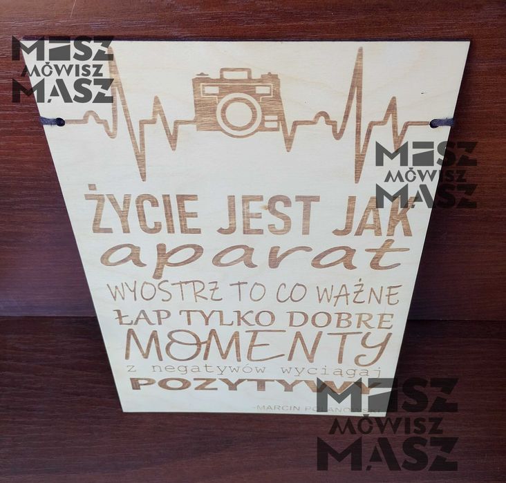 Plakat drewniany Życie jest jak aparat Prezent #MiszMowiszMasz