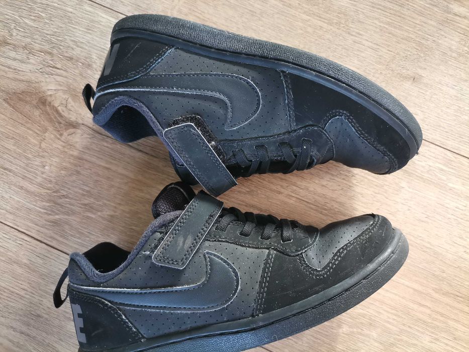 Czarne wiosenne buty sportowe Nike roz. 32