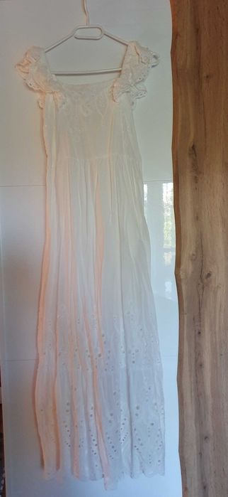 Biała sukienka maxi