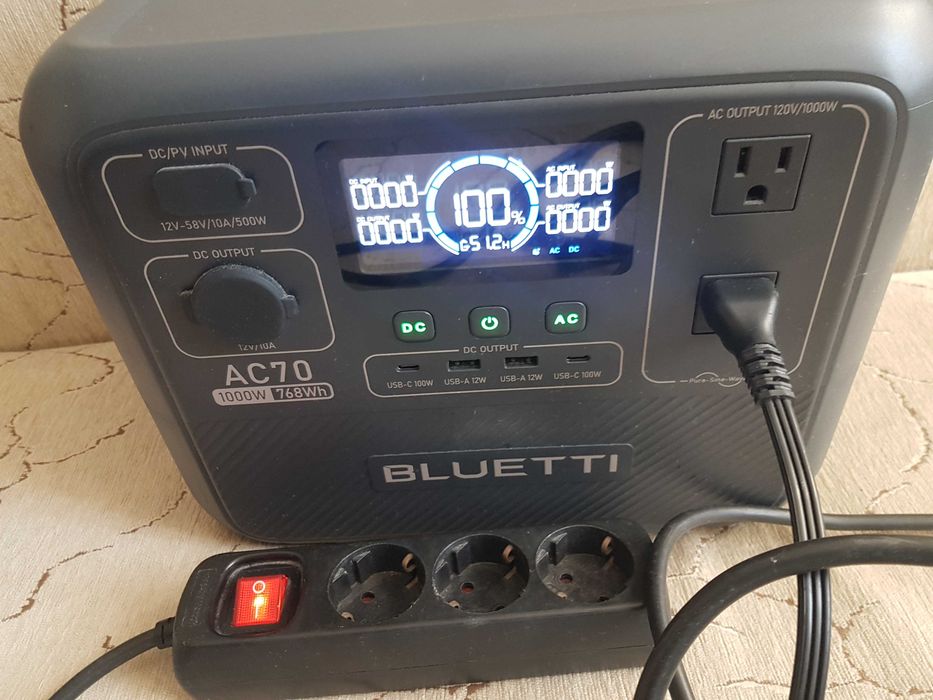 Зарядна станція Bluetti AC70 768W