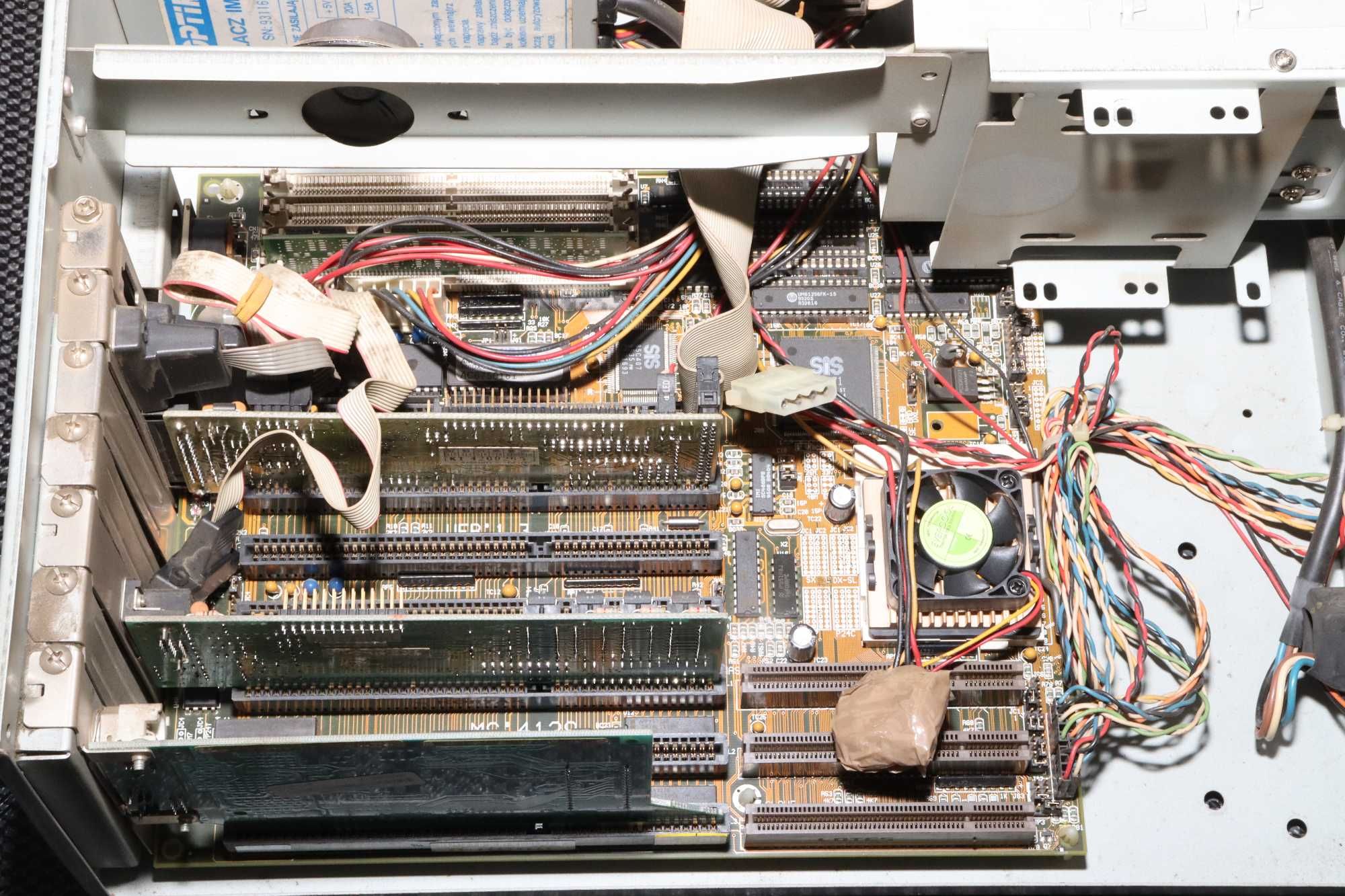 Stary komputer PC OPTIMUS