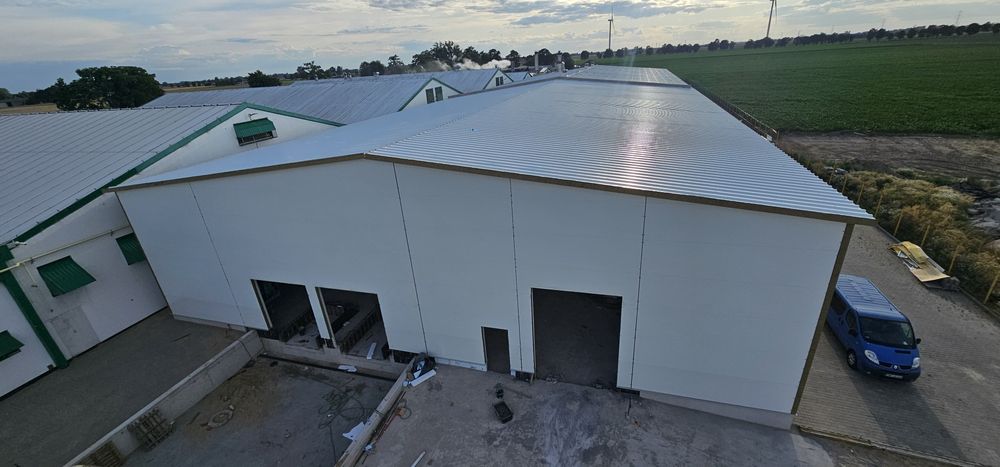 Montaż konstrukcji stalowych, płyty obornickiej, blachy trapezowej.