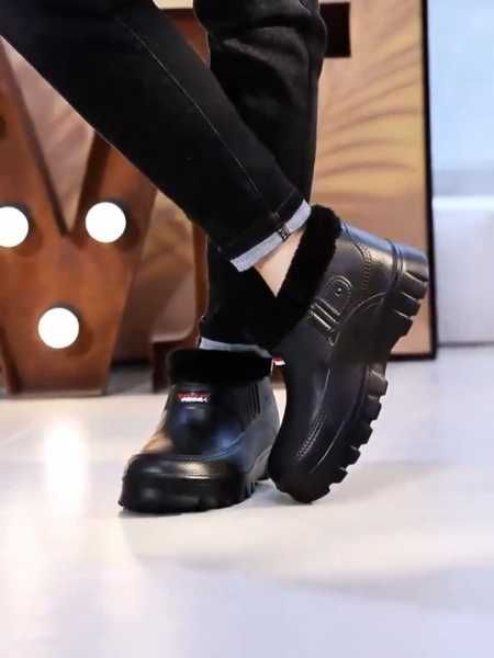 Męskie zimowe buty śniegowce rozmiar UE44,5- CN „47” dł. st. 28 cm.