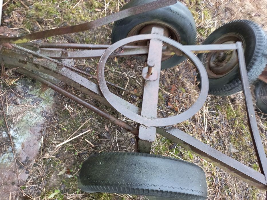 Wóz do ciągnika z drewnianą skrzynią