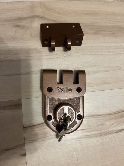 Zamek drzwiowy Yale