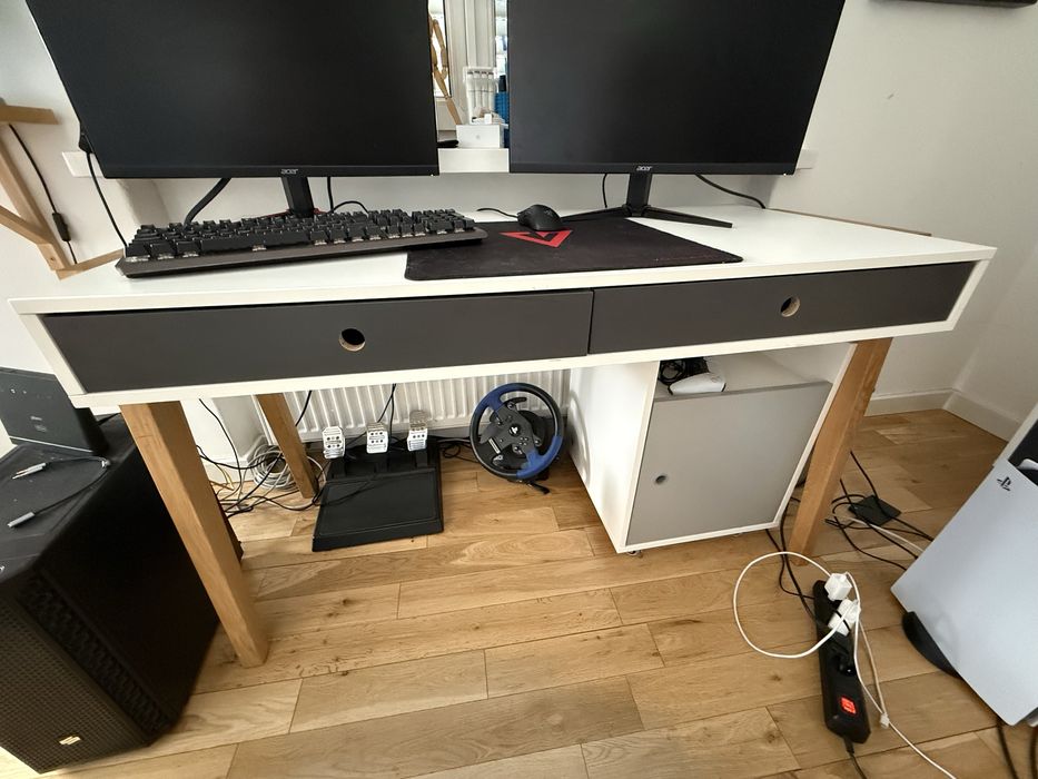 Meble pokojowe z serii vox w atrakcyjnej cenie oraz łóżko Ikea