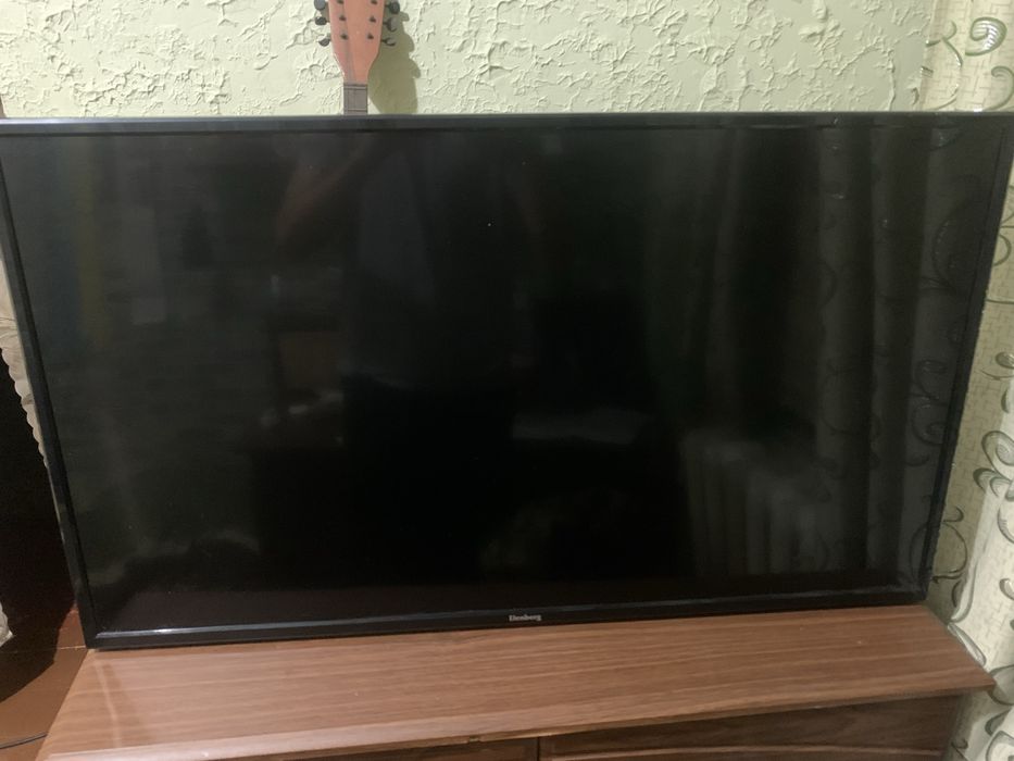 Продам 2 телика на запчасти один 32дюйма второй 40