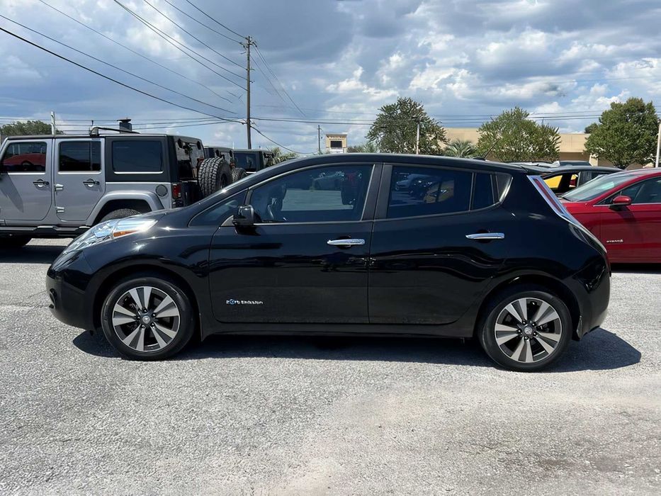 Nissan LEAF      2015