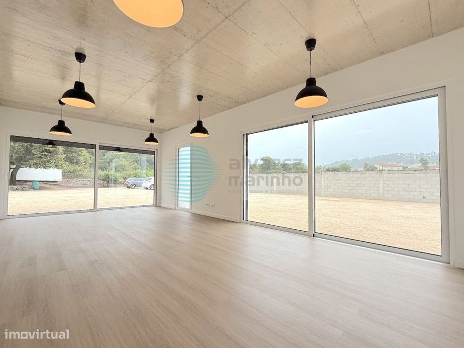 Moradia V3 de piso térreo, vista para o campo, perto da Benedita