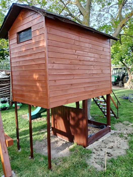 Plac zabaw domek zjeżdżalnia piaskownica