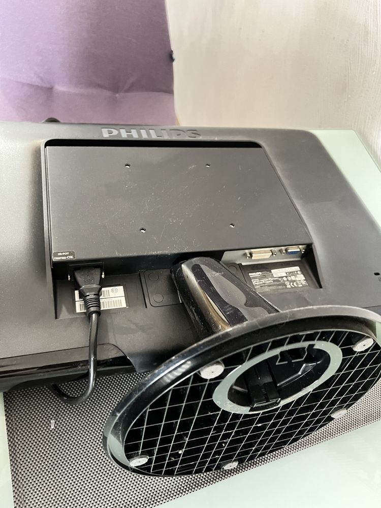 Монитор Philips 232e3