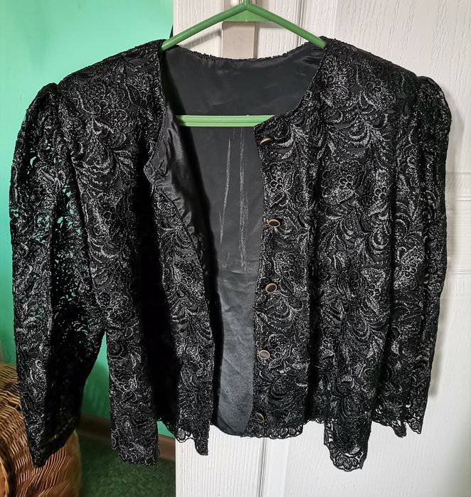 Czarny koronkowy żakiet