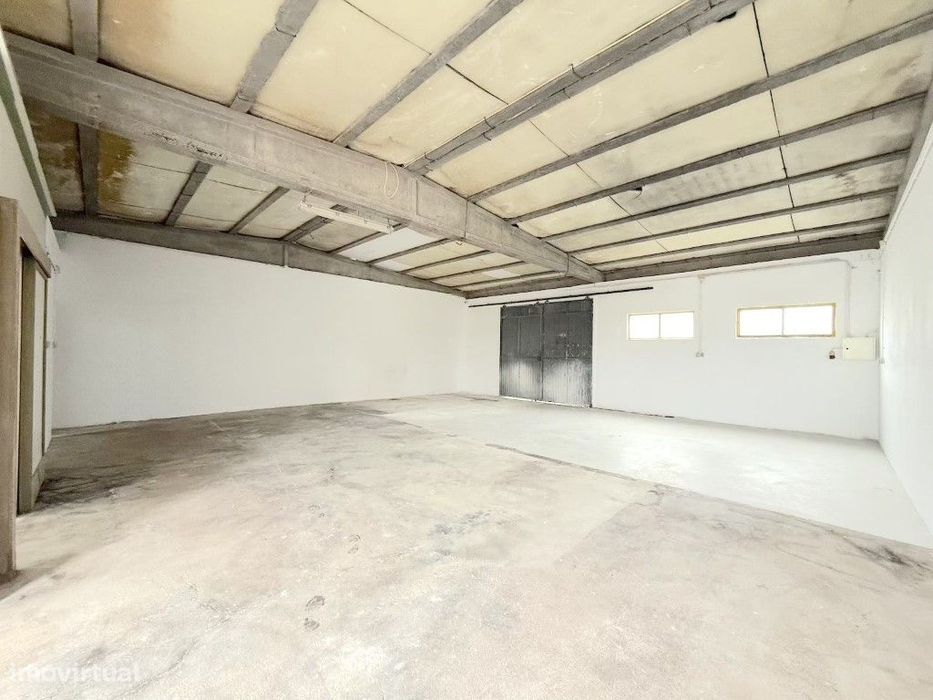 Armazém localizado a 5 MINUTOS de TORRES VEDRAS