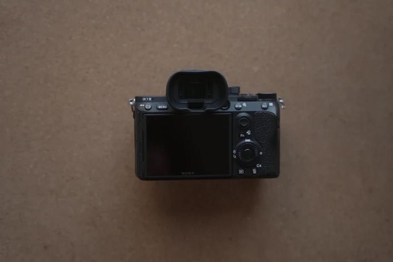 SONY a7III + baterias Newer