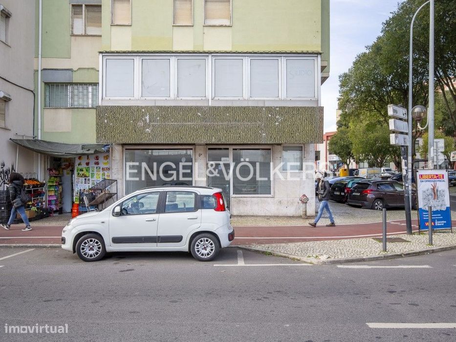 Espaço Comercial em frente ao Bingo da Amadora