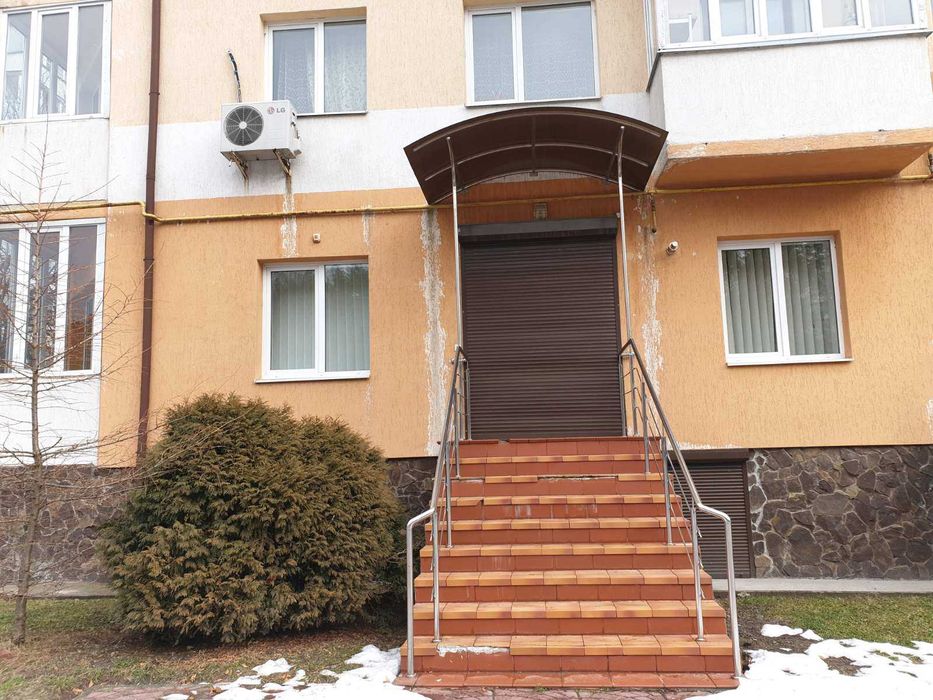 Здається в оренду офісне приміщення в м.Новояворівськ.