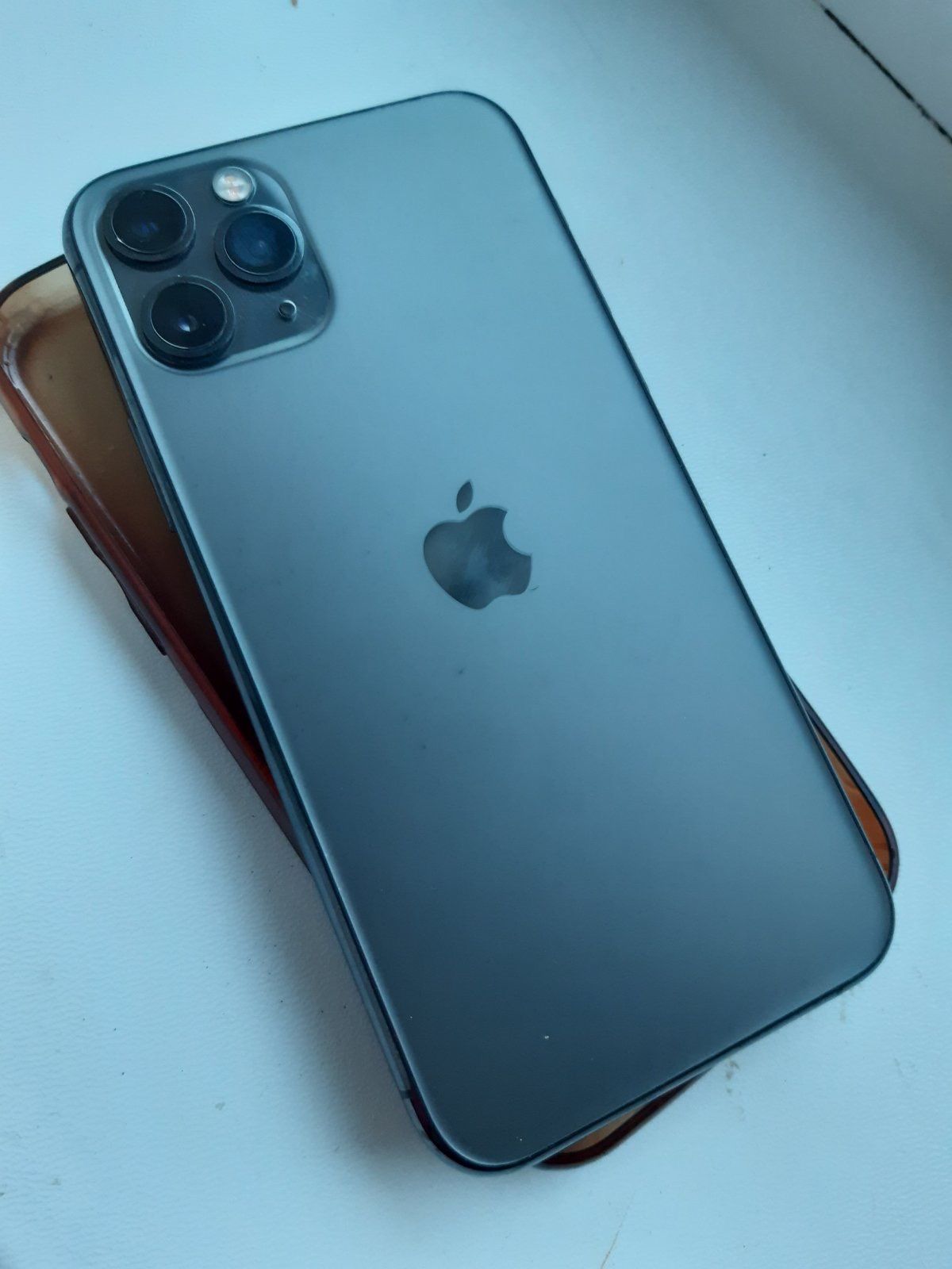 iPhone 11pro.        .