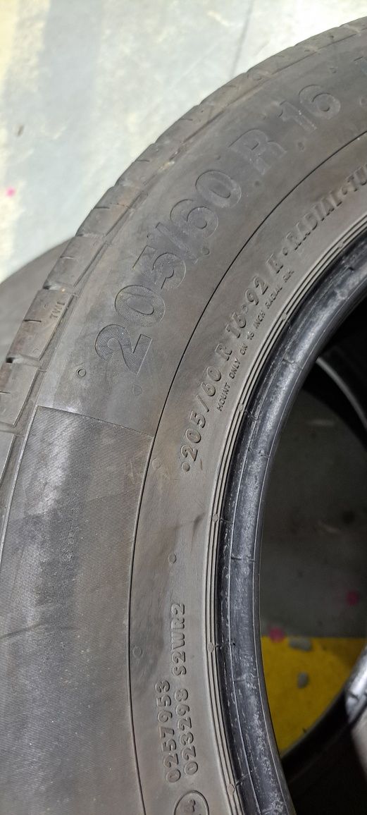 Pneus  205/60/16 continental