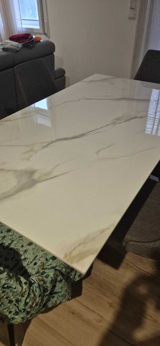 Mesa mármore com 6 cadeiras