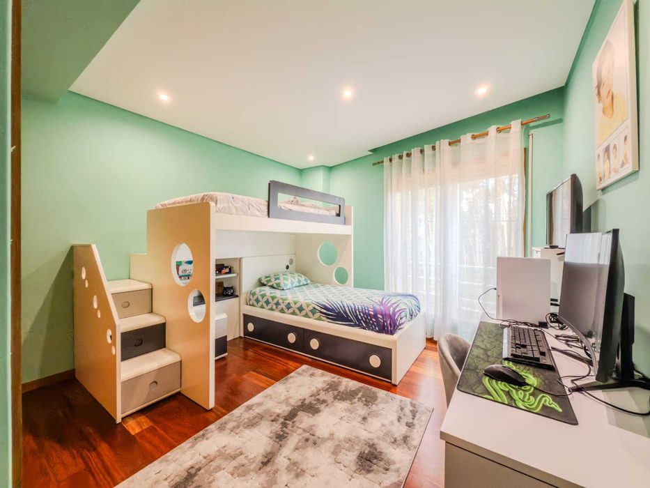 Quarto Júnior 450€ Beliche Madeira Lacada Branco como novo c/ Colchões