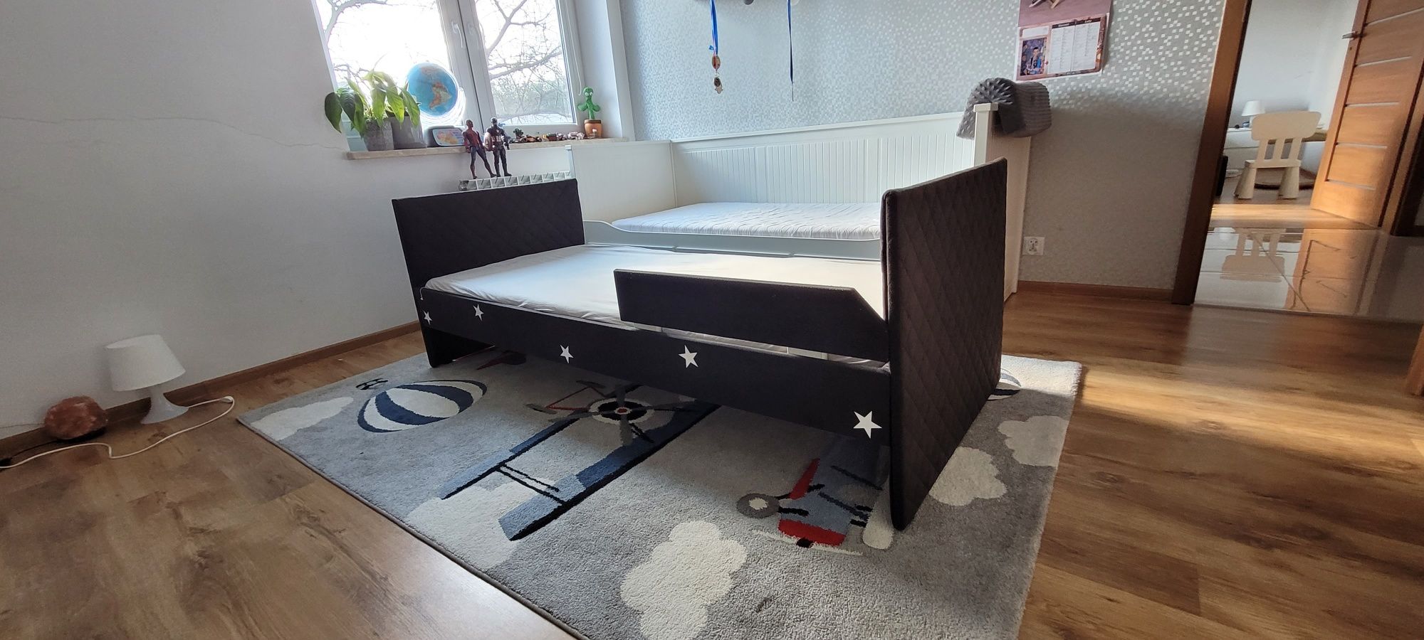Łóżko z wysuwaną funkcją spania 180 cm na 80 cm