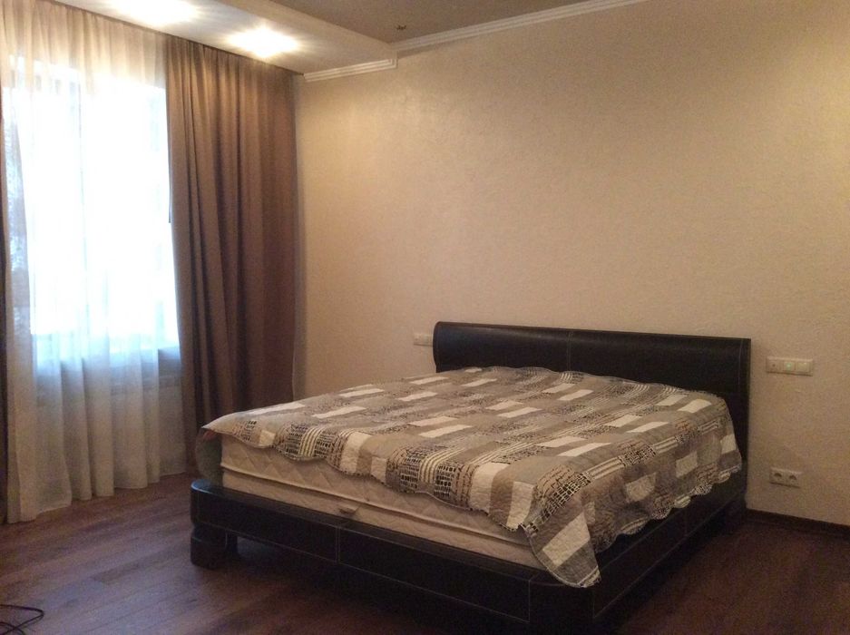 Продам 2 єт. дом 350 кв.м. в г.Вішгороде,микрорайон Дедовица