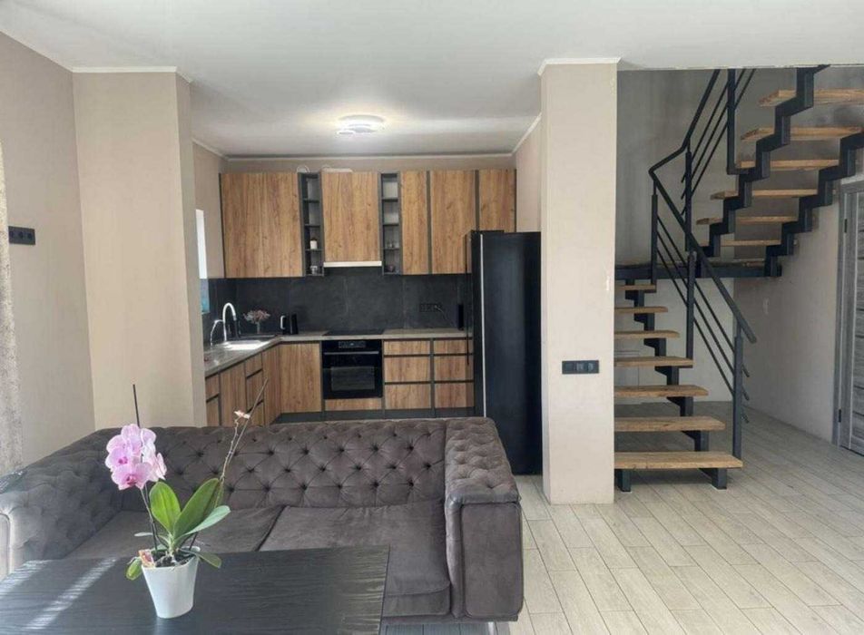 Продаж Дуплекс, Солом'янський район, пл. Шевченка, 180 м2