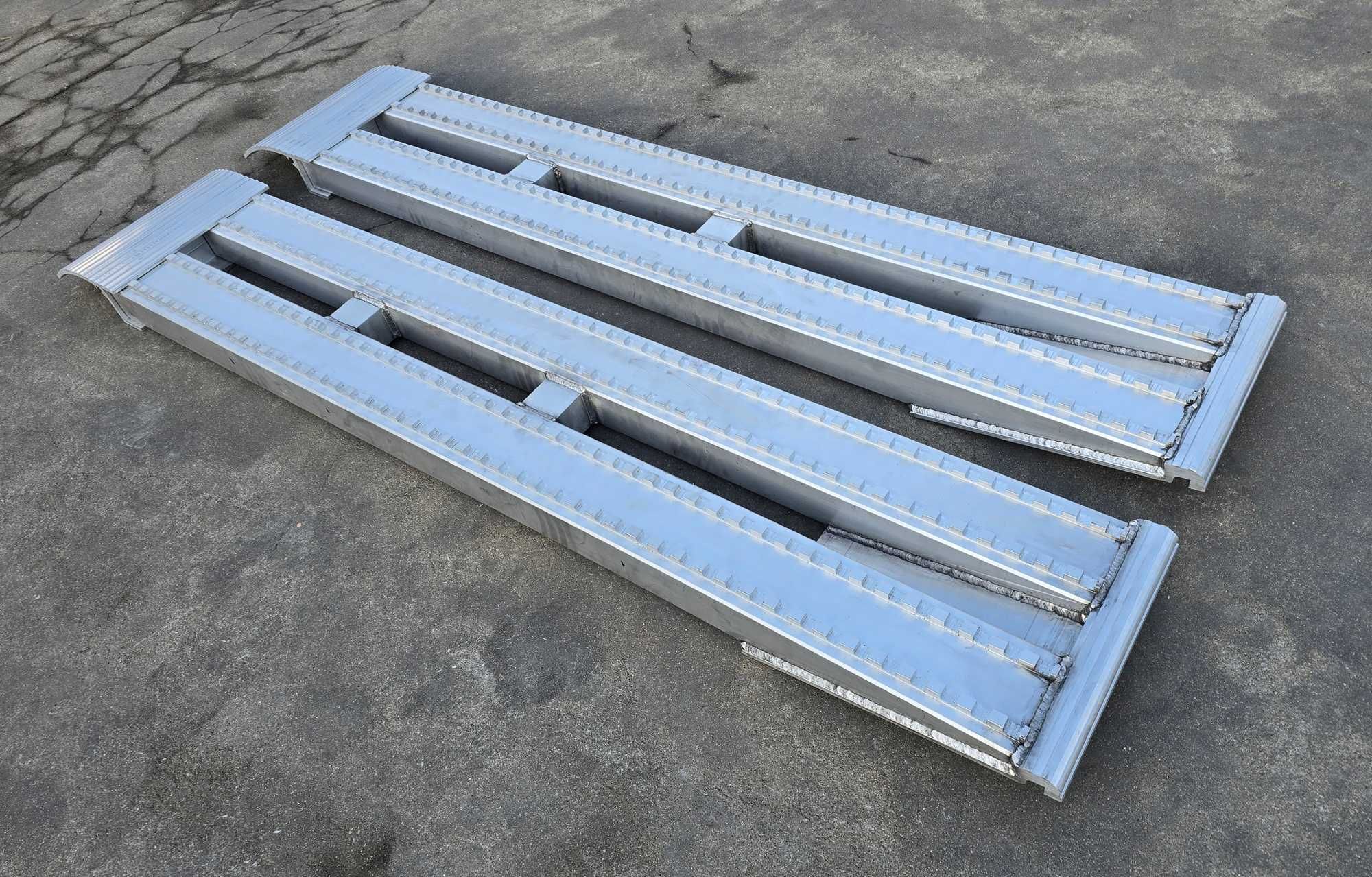 Najazdy aluminiowe PROFESSIONAL 2400x380x90mm mocowanie na płetwę 6ton