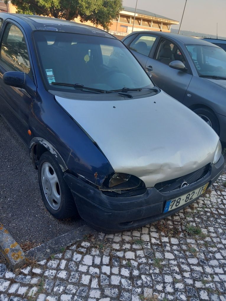 Carro Opel com radiador ruim e farol tem que trocar