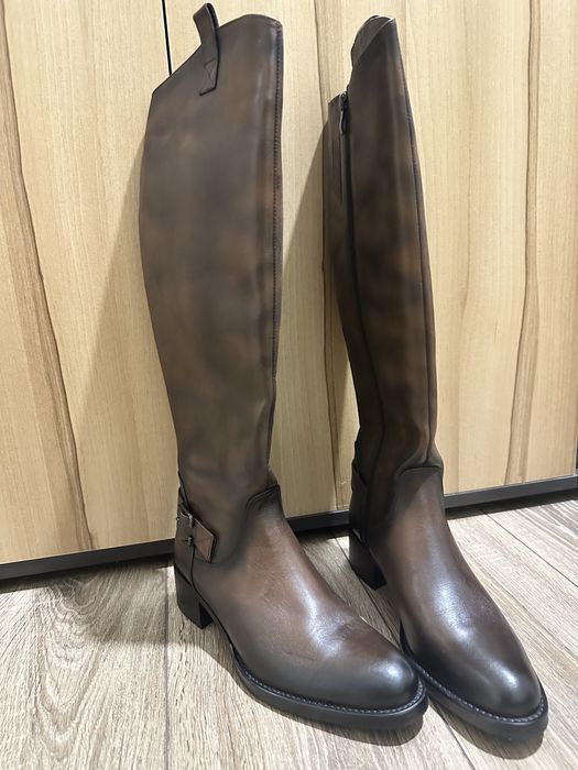 Чоботи високі, натуральна шкіра, коричневі, нові, осінь. Розмір 38-39