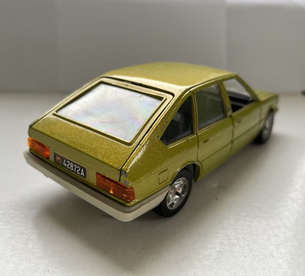 Model samochodu w skali 1:24 1:25 Simca 1307 Mebetoys Polistil Burago