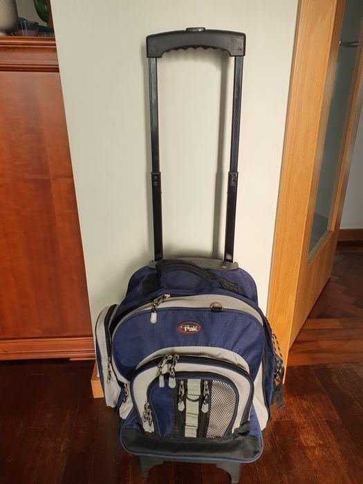 Mochila com rodas para viagem