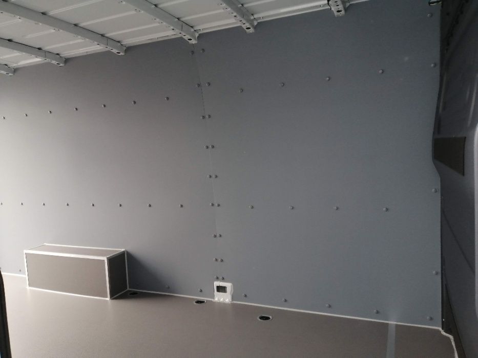 Mercedes Sprinter L3H2 Lekka zabudowa wnętrza auta dostawczego