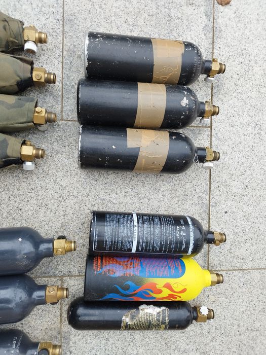 Butle CO2 z zaworami i bez