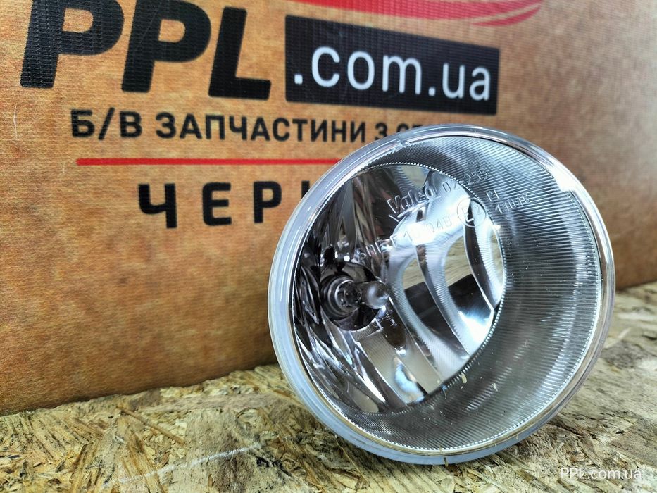 Toyota Yaris III 14-17 Auris II правая туманка фара противотуманная