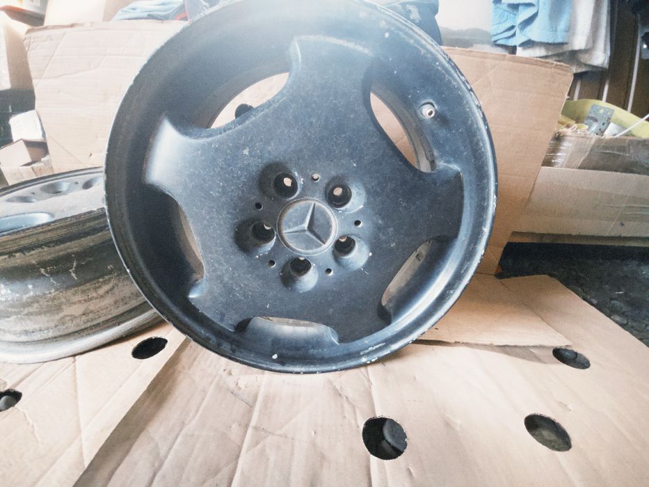 Титани Мерседес 124  r16