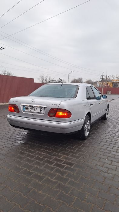 Продам Легендарный Мерседес 210