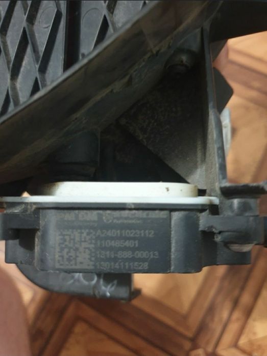 Моторчик #4 актуатор жалюзи люверсы Tesla Model S А24011023112