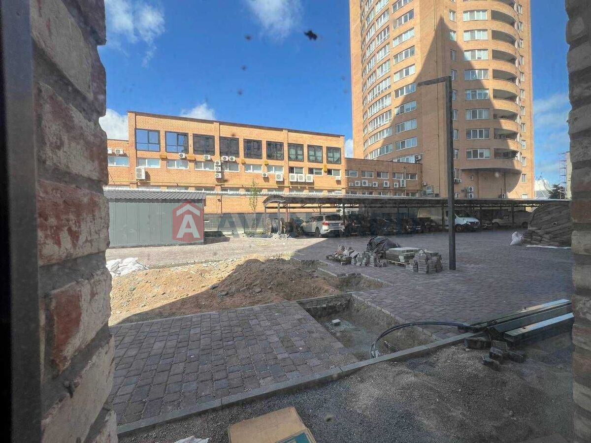 Аренда под клинику, салон, магазин 286м2 в ЖК Loft White (Лофт Вайт)