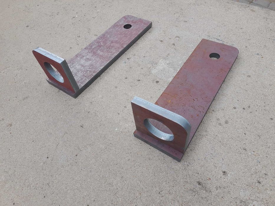 Mocowanie uszy haki uchwyty do ładowarki teleskopowej Manitou Merlo MX