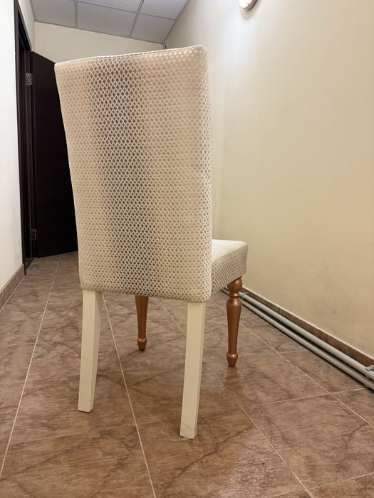 Стілець деревʼянний. Стілець мʼякий. Стулья мягкие. Стулья деревянные