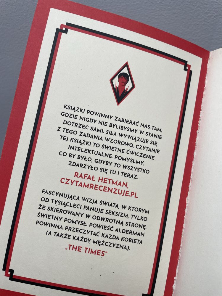 “Siła” Naomi Alderman powiesc feministyczna jak opowiesci podrecznej